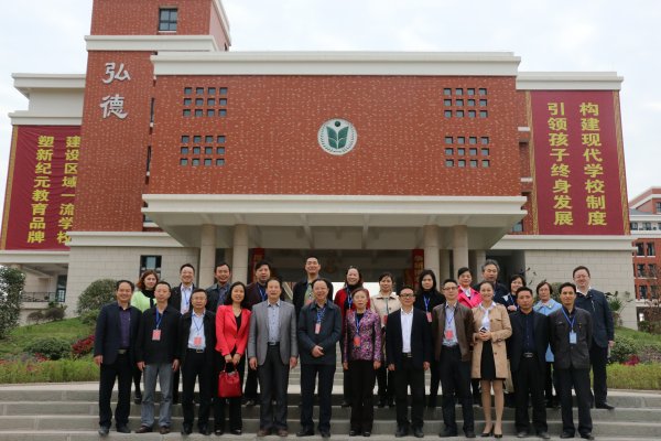 [图文]涪陵区政协副主席杨平带队视察上海新纪元（重庆）学校