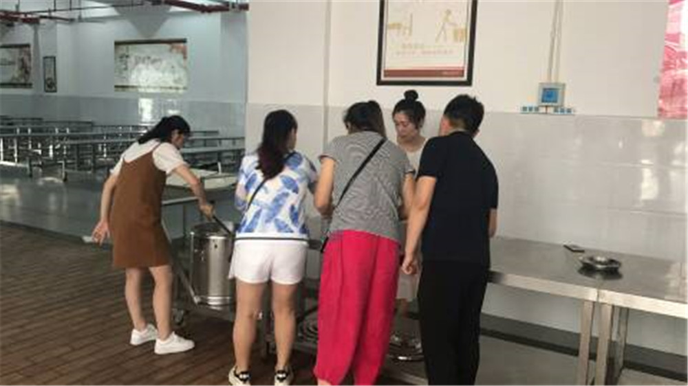 教师打汤.JPG