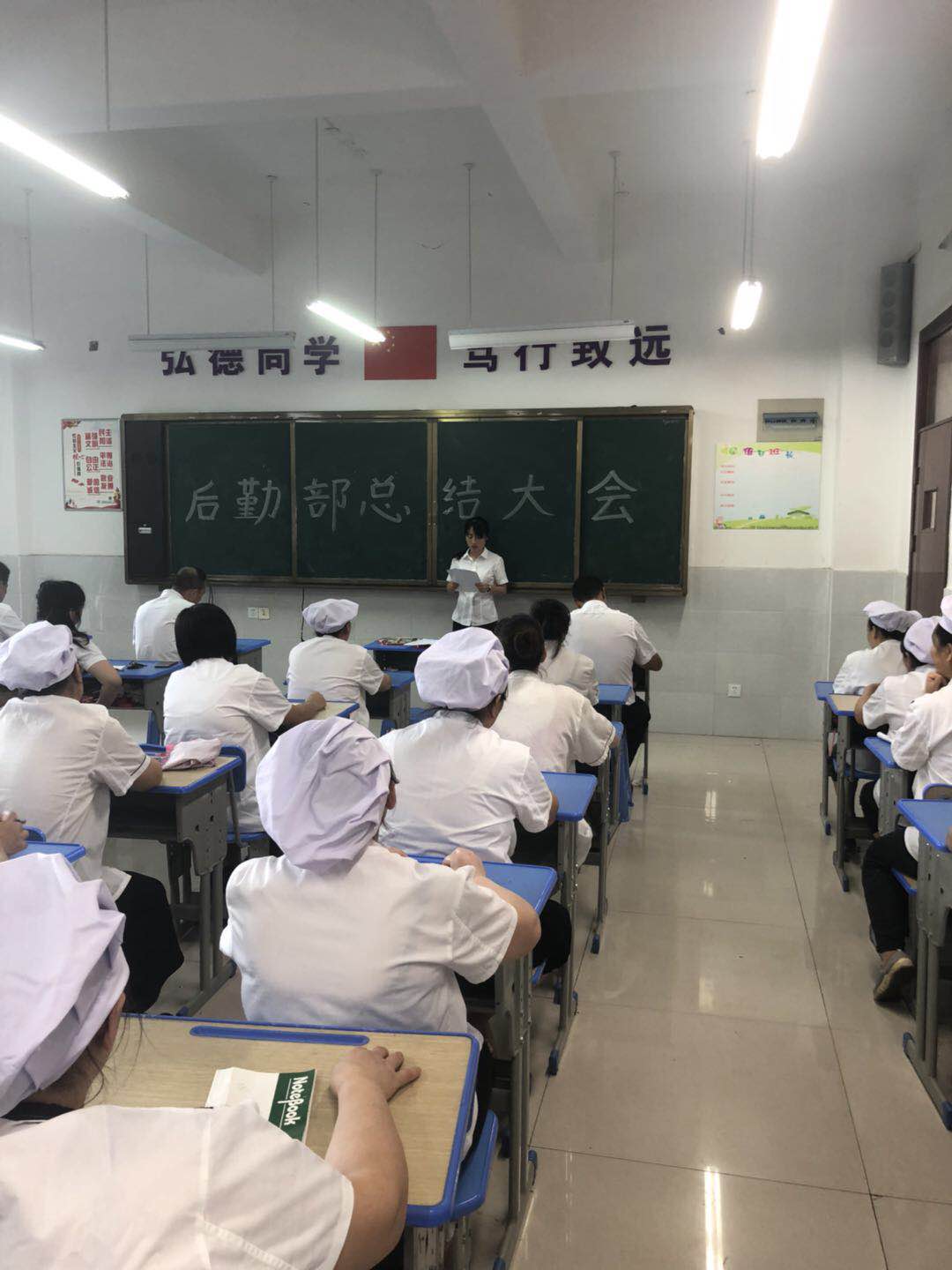黄静.jpg 黄静.jpg