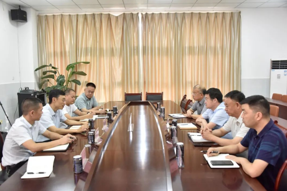 培养拔尖人才 涪外在行动——区委教育工委书记区教委主任孙应勇带队调研涪陵外国语学校拔尖创新人才培养工作 第 2 张 培养拔尖人才 涪外在行动——区委教育工委书记区教委主任孙应勇带队调研涪陵外国语学校拔尖创新人才培养工作 第 2 张
