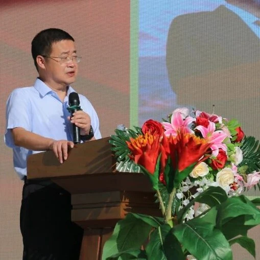 在机器的奔跑中看见人的方向——校长魏昌龙为全体学子讲授“开学第一课”