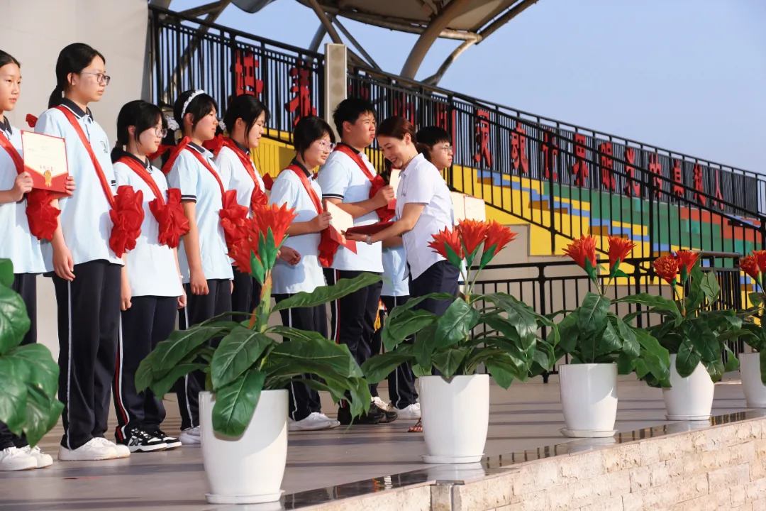 undefined 薪火三十载 卓越新征程——涪陵外国语学校2026年秋期开学典礼隆重举行 第 30 张