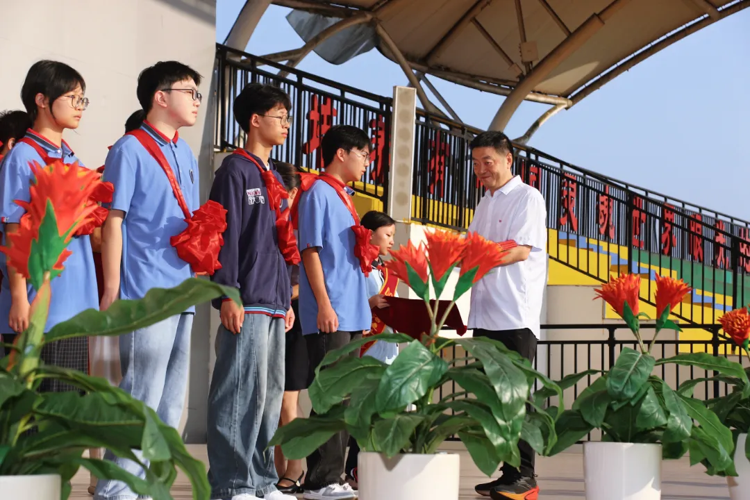 undefined 薪火三十载 卓越新征程——涪陵外国语学校2026年秋期开学典礼隆重举行 第 33 张