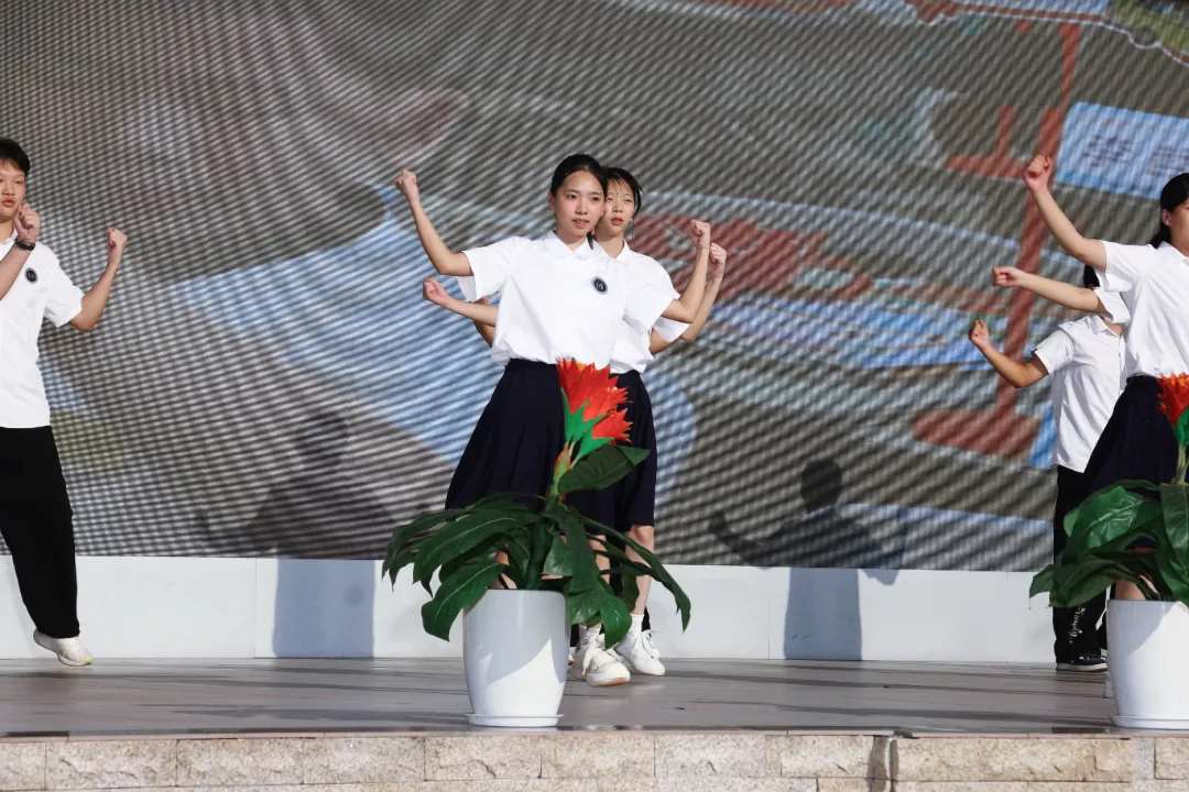 undefined 薪火三十载 卓越新征程——涪陵外国语学校2026年秋期开学典礼隆重举行 第 45 张