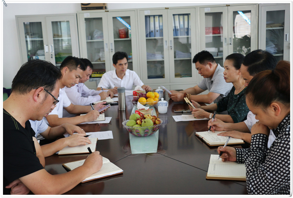 座谈会.jpg 座谈会.jpg