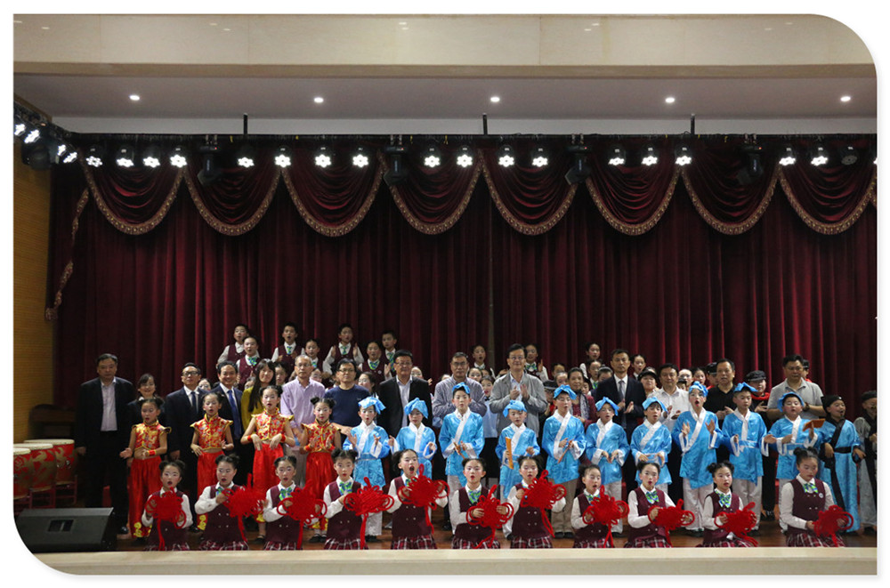 文艺演出合影.JPG