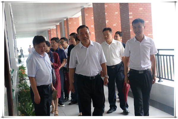 雨后润金秋 慰问暖人心